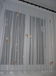 Záclona šitá na míru 04 š.290cm x v.165cm hnědý list s řasící páskou