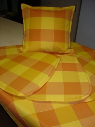 Povlak ozdobný na polštářek - oranžové kostky 40cmx40cm